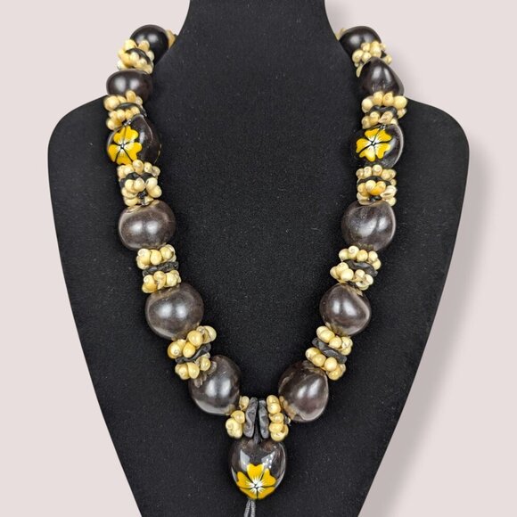 Vintage Kukui Nut & Yellow Shell Necklace - Picture 2 of 5